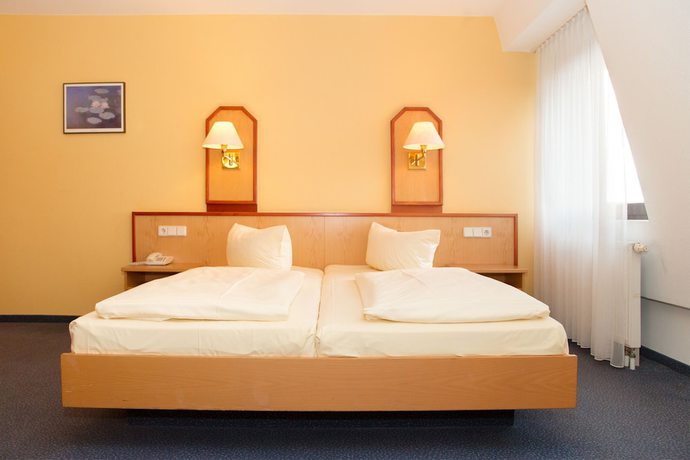 Imagen de la habitación del Hotel Montana N&uuml;rnberg-West. Foto 15