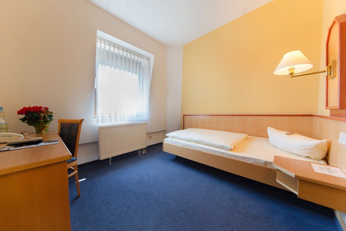 Imagen de la habitación del Hotel Montana N&uuml;rnberg-West. Foto 17