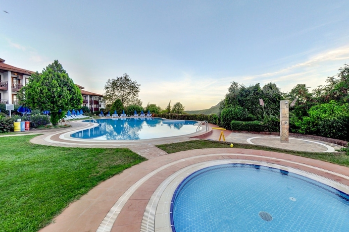 Imagen de la piscina del Hotel Montana Pine Resort - All Inclusive. Foto 13