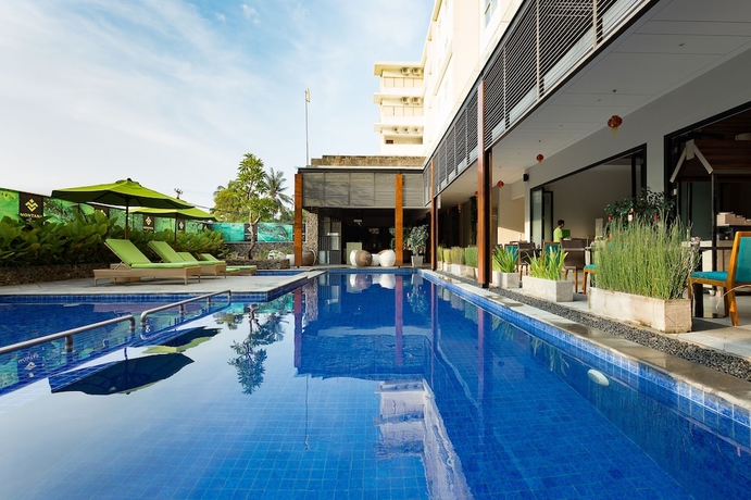 Imagen de la piscina del Hotel Montana Premier Senggigi. Foto 18
