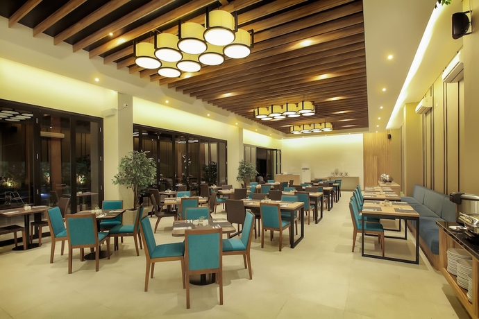 Imagen del bar/restaurante del Hotel Montana Premier Senggigi. Foto 5