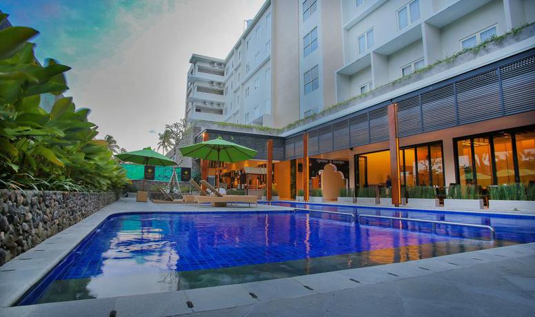 Imagen de la piscina del Hotel Montana Premier Senggigi. Foto 15