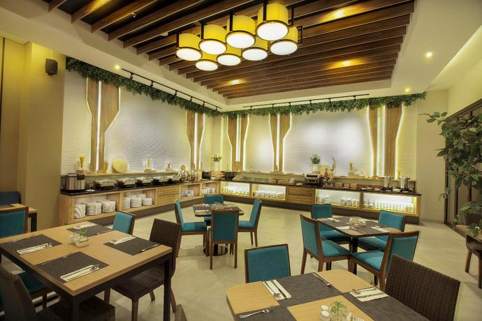 Imagen del bar/restaurante del Hotel Montana Premier Senggigi. Foto 3