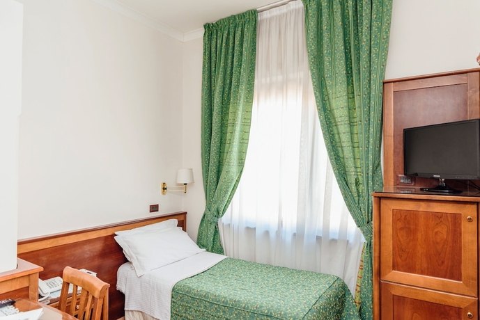 Imagen de la habitación del Hotel Montana, Sant Agata sui Due Golfi. Foto 2