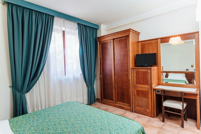 Imagen de la habitación del Hotel Montana, Sant Agata sui Due Golfi. Foto 5