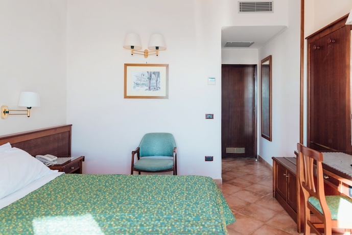 Imagen de la habitación del Hotel Montana, Sant Agata sui Due Golfi. Foto 11