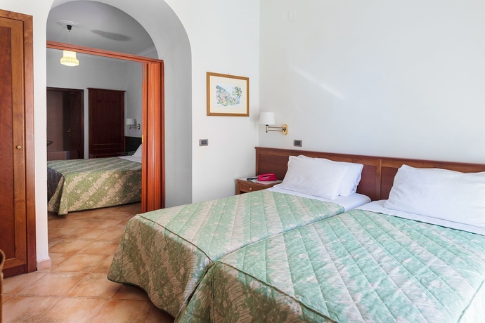 Imagen de la habitación del Hotel Montana, Sant Agata sui Due Golfi. Foto 12