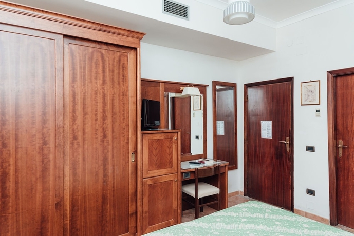 Imagen de la habitación del Hotel Montana, Sant Agata sui Due Golfi. Foto 13