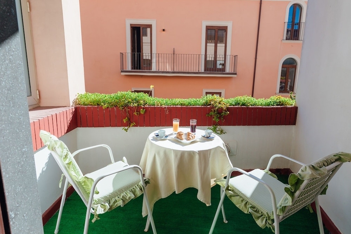 Imagen de la habitación del Hotel Montana, Sant Agata sui Due Golfi. Foto 17