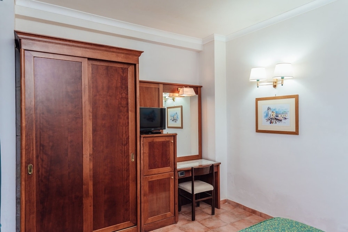 Imagen de la habitación del Hotel Montana, Sant Agata sui Due Golfi. Foto 18