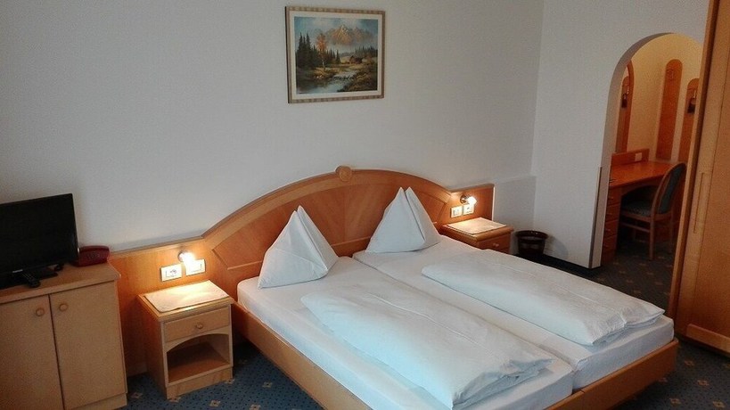 Imagen de la habitación del Hotel Montani. Foto 8
