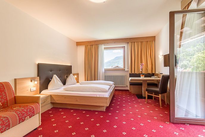 Imagen de la habitación del Hotel Montani. Foto 11