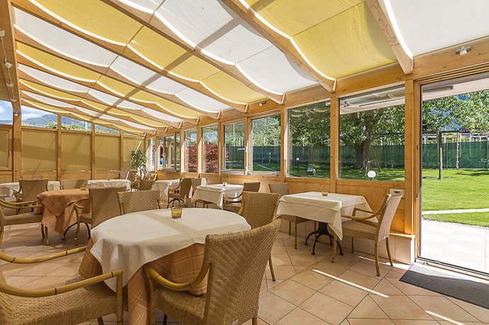 Imagen del bar/restaurante del Hotel Montani. Foto 4