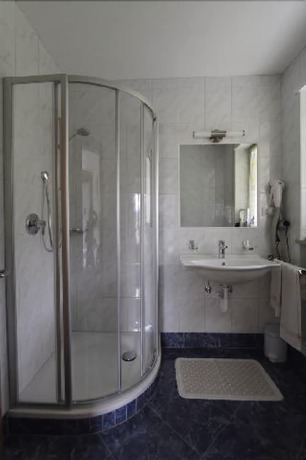 Imagen de la habitación del Hotel Montani. Foto 14