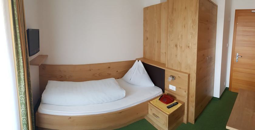 Imagen de la habitación del Hotel Montani. Foto 15