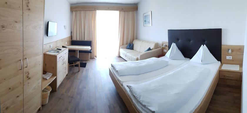 Imagen de la habitación del Hotel Montani. Foto 17