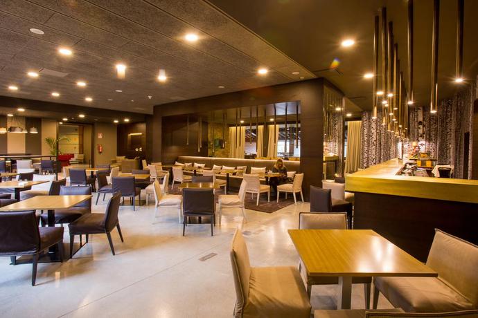 Imagen del bar/restaurante del Hotel Montanyà and Lodge. Foto 2