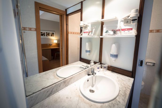 Imagen de la habitación del Hotel Montarto. Foto 7