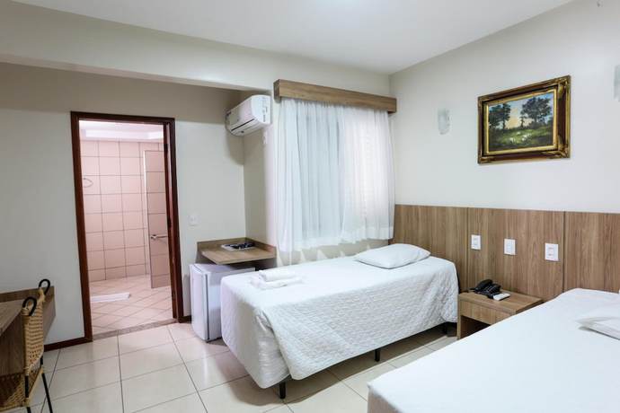 Imagen de la habitación del Hotel Montblanc. Foto 10