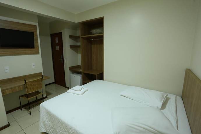 Imagen de la habitación del Hotel Montblanc. Foto 13