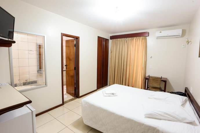 Imagen de la habitación del Hotel Montblanc. Foto 14