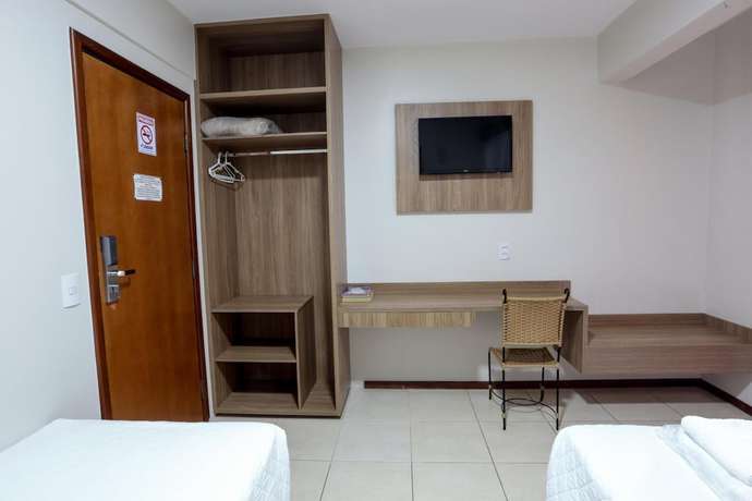 Imagen de la habitación del Hotel Montblanc. Foto 16