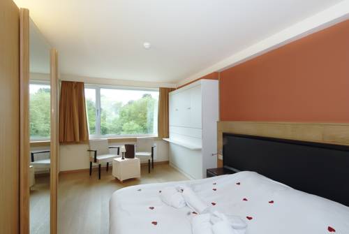 Imagen de la habitación del Hotel Mont-des-Pins. Foto 3