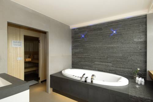 Imagen de la habitación del Hotel Mont-des-Pins. Foto 5