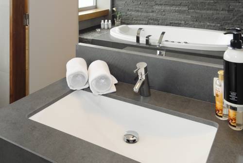 Imagen de la habitación del Hotel Mont-des-Pins. Foto 6