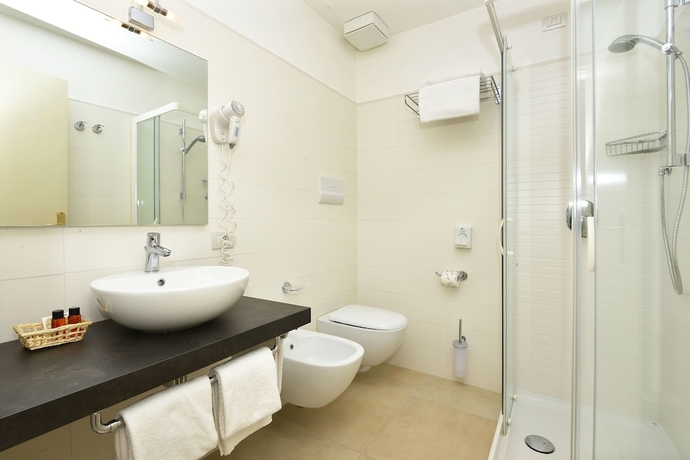 Imagen de la habitación del Hotel Monte Baldo E Villa Acquarone. Foto 11