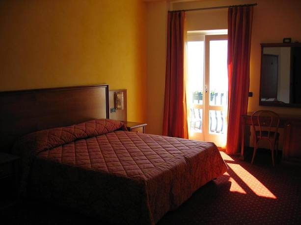 Imagen de la habitación del Hotel Monte Baldo. Foto 10