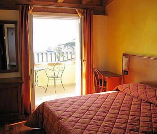 Imagen de la habitación del Hotel Monte Baldo. Foto 12