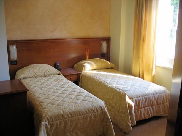 Imagen de la habitación del Hotel Monte Baldo. Foto 13