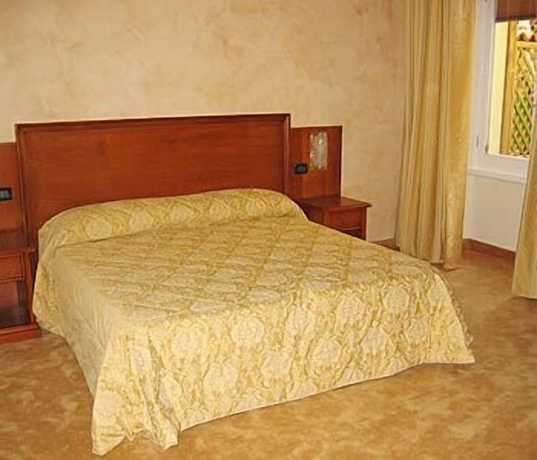 Imagen de la habitación del Hotel Monte Baldo. Foto 15