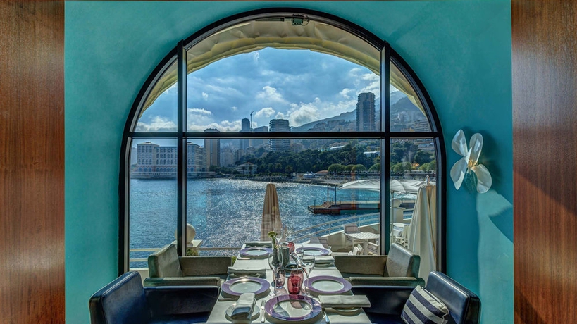 Imagen del bar/restaurante del Hotel Monte Carlo Beach. Foto 2