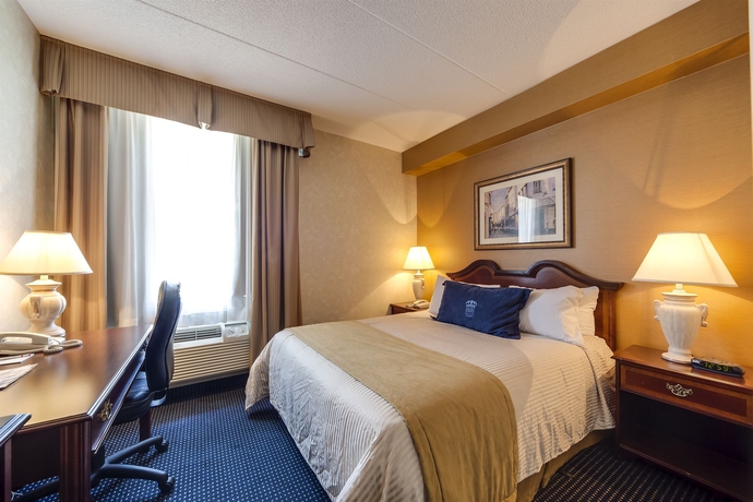 Imagen de la habitación del Hotel Monte Carlo Inn Airport Suites. Foto 8