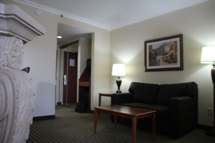 Imagen de los interiores del Hotel Monte Carlo Inn Barrie Suites. Foto 2
