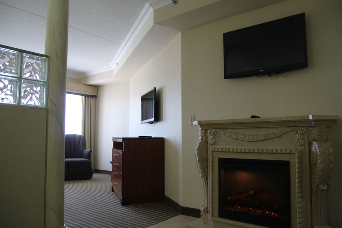 Imagen de los interiores del Hotel Monte Carlo Inn Barrie Suites. Foto 4