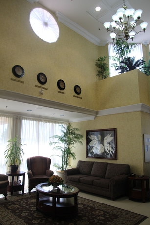 Imagen de los interiores del Hotel Monte Carlo Inn Barrie Suites. Foto 8