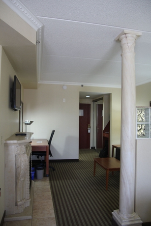 Imagen de los interiores del Hotel Monte Carlo Inn Barrie Suites. Foto 16