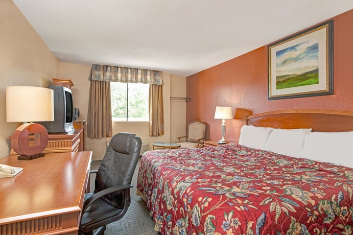 Imagen de la habitación del Hotel Monte Carlo Inn. Foto 6