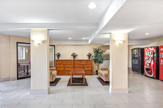 Imagen de los interiores del Hotel Monte Carlo Inn. Foto 12