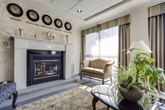 Imagen de los interiores del Hotel Monte Carlo Inn Oakville Suites. Foto 13