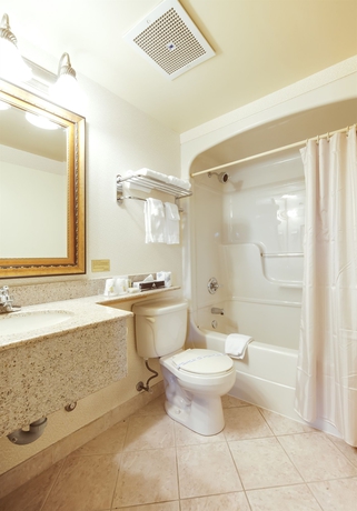 Imagen de la habitación del Hotel Monte Carlo Inn Oakville Suites. Foto 8