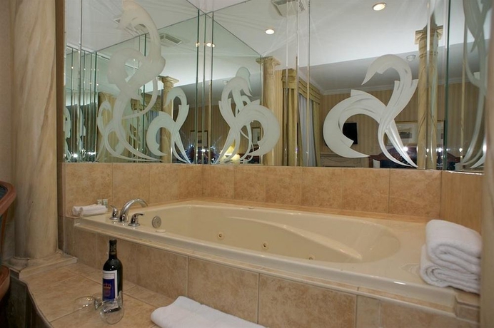 Imagen de la habitación del Hotel Monte Carlo Inn Toronto West Suites. Foto 9