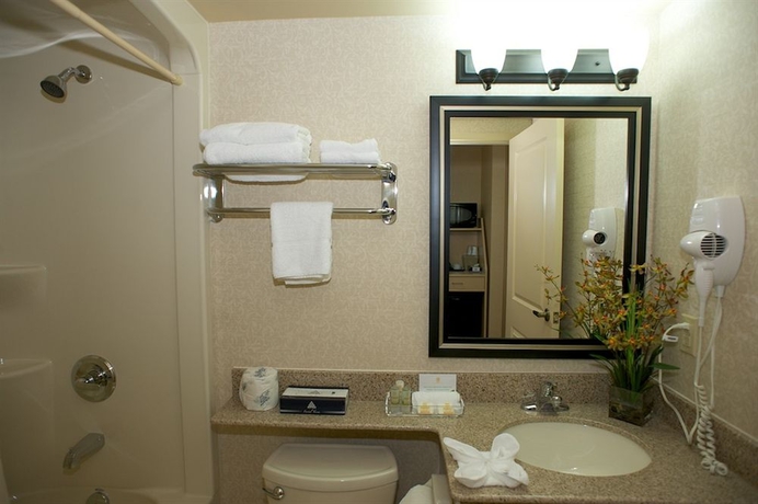 Imagen de la habitación del Hotel Monte Carlo Inn and Suites Downtown Markham. Foto 8