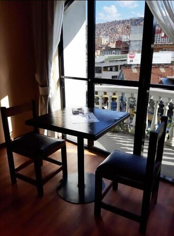 Imagen general del Hotel Monte Carlo, La Paz. Foto 1