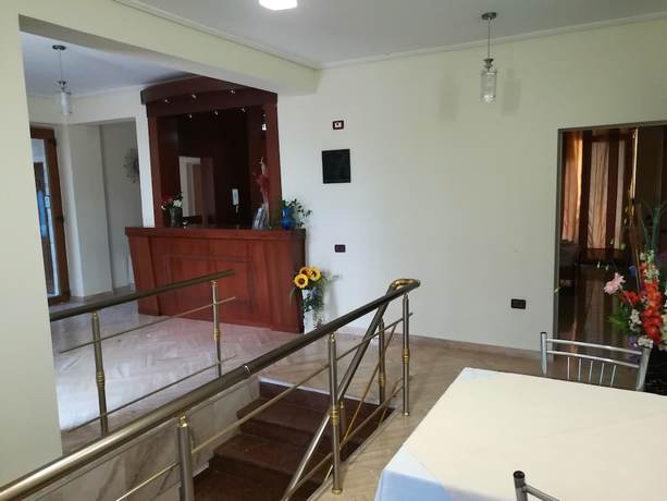 Imagen del bar/restaurante del Hotel Monte Carlo, Vlore. Foto 2