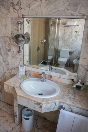 Imagen de la habitación del Hotel Monte Carmelo. Foto 6