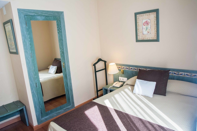 Imagen de la habitación del Hotel Monte Carmelo. Foto 10